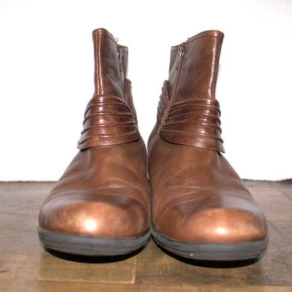 Clark's women's brown ankle booties, size 11M - Picture 2 of 8